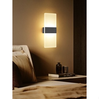 ﹍♈Sheng Paul โคมไฟติดผนังห้องนอน LED โคมไฟข้างเตียงห้องนั่งเล่นที่ทันสมัยเรียบง่ายพื้นหลัง Creative Nordic ออกแบบโคมไฟติ