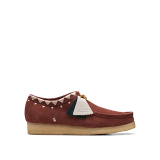 CLARKS รองเท้าสนีกเกอร์ผู้ชาย Wallabee รุ่น CL M 26168847 สีแดงตุ่น