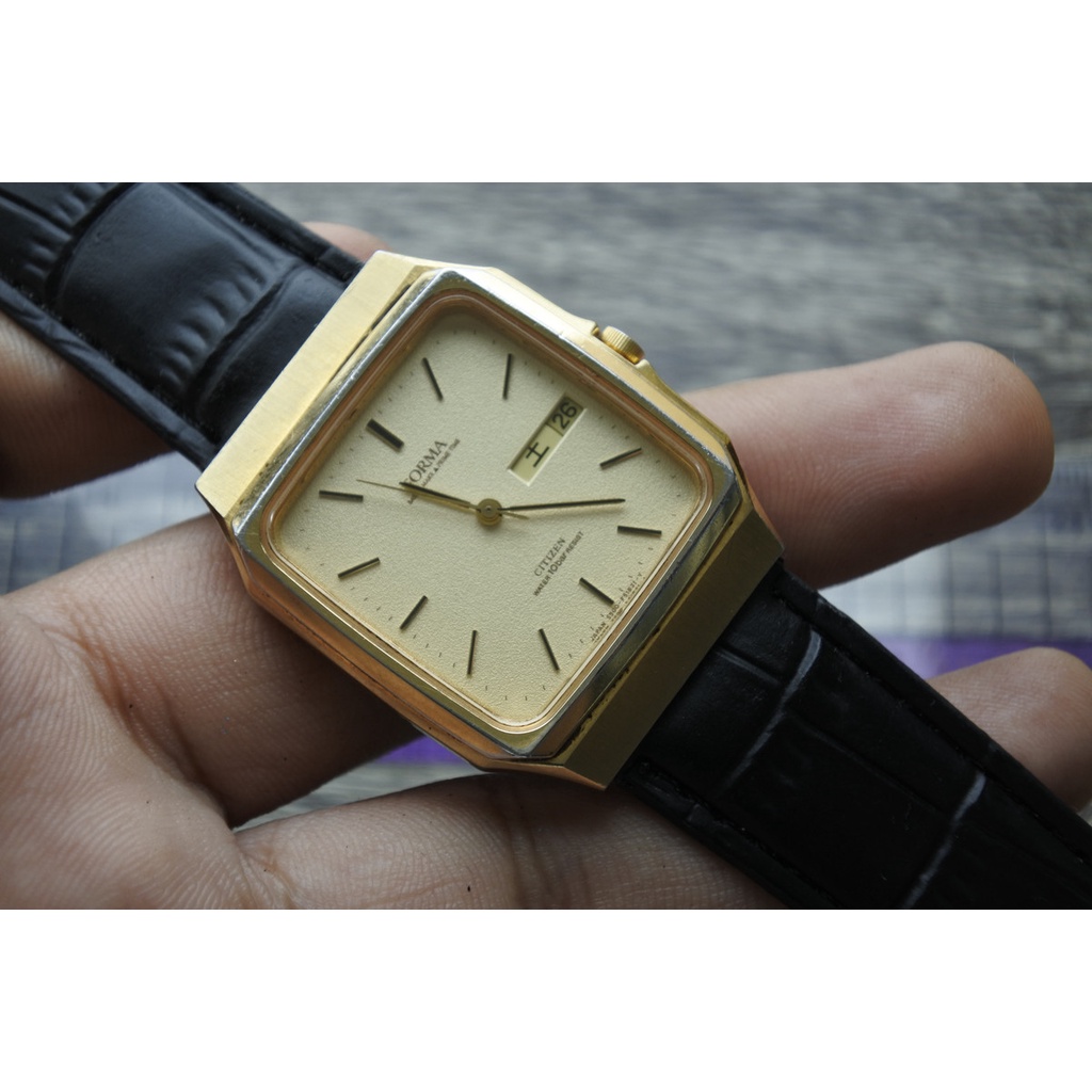 นาฬิกา Vintage มือสองญี่ปุ่น Citizen Forma ระบบ QUARTZ ผู้ชาย ทรงสี่เหลี่ยม กรอบทอง หน้าทอง หน้าปัด32มม