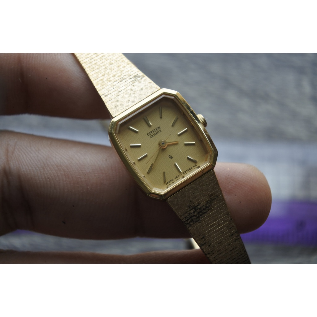 นาฬิกา Vintage มือสองญี่ปุ่น CITIZEN ชุบทอง ระบบ QUARTZ ผู้หญิง ทรงสี่เหลี่ยม กรอบทอง หน้าทอง หน้าปัด17มม