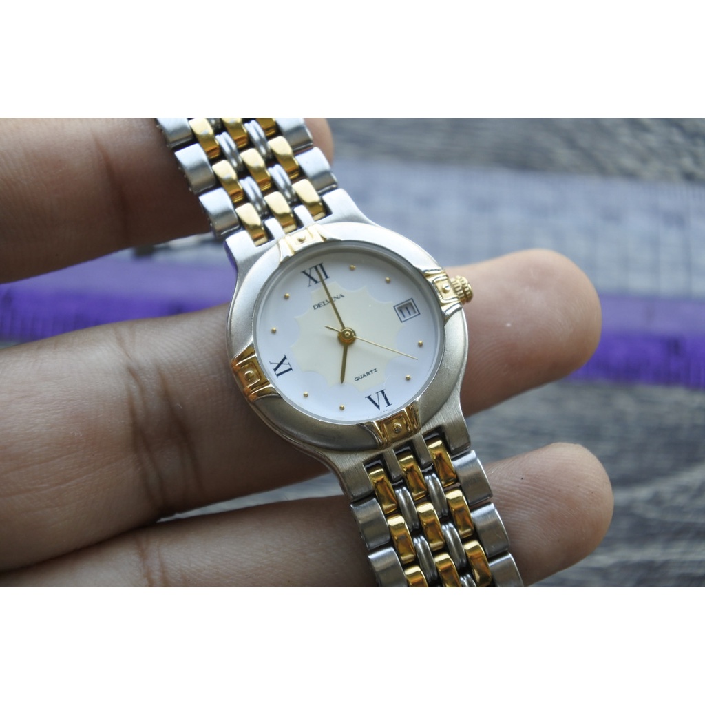 นาฬิกา Vintage มือสองญี่ปุ่น Delvina ระบบ QUARTZ ผู้หญิง ทรงกลม กรอบเงิน หน้าปัดตัวเลขโรมัน หน้าปัด2