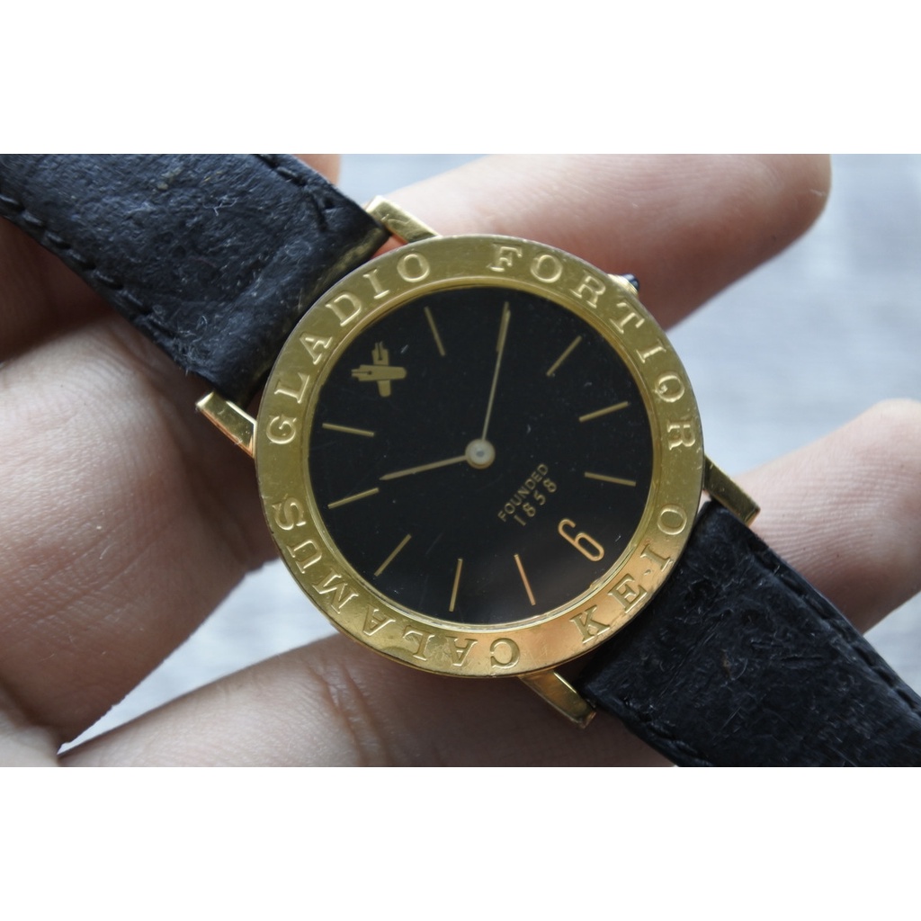 นาฬิกา Vintage มือสองญี่ปุ่น Orient มหาวิทยาลัยเคโอ ระบบ QUARTZ UNISEX ทรงกลม กรอบทอง หน้าดำ หน้าปัด31มม