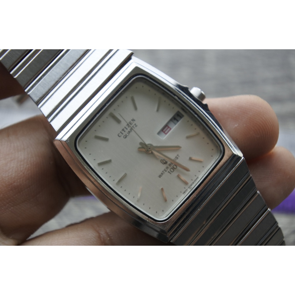 นาฬิกา Vintage มือสองญี่ปุ่น Citizen ระบบ QUARTZ ผู้ชาย ทรงสี่เหลี่ยม กรอบเงิน หน้าขาว หน้าปัด32มม