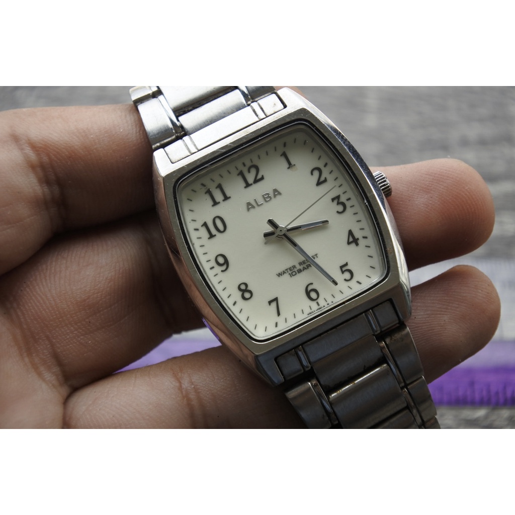 นาฬิกา Vintage มือสองญี่ปุ่น ALBA V501 0CN0 ระบบ QUARTZ ผู้ชาย ทรงสี่เหลี่ยม หน้าปัดเรืองแสง หน้าปัด32มม