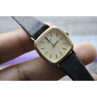 นาฬิกา Vintage มือสองญี่ปุ่น SEIKO ชุบทอง 1421 5670 ระบบ QUARTZ ผู้หญิง ทรงสี่เหลี่ยม กรอบทอง หน้าทอง หน้าปัด22มม