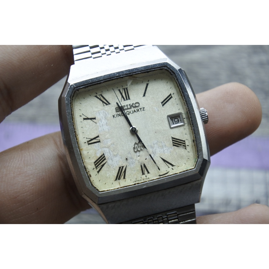 นาฬิกา Vintage มือสองญี่ปุ่น SEIKO KING QUARTZ 9722 5000 ผู้ชาย ทรงสี่เหลี่ยม กรอบเงิน หน้าปัดตัวเลขโรมัน หน้าปัด36มม