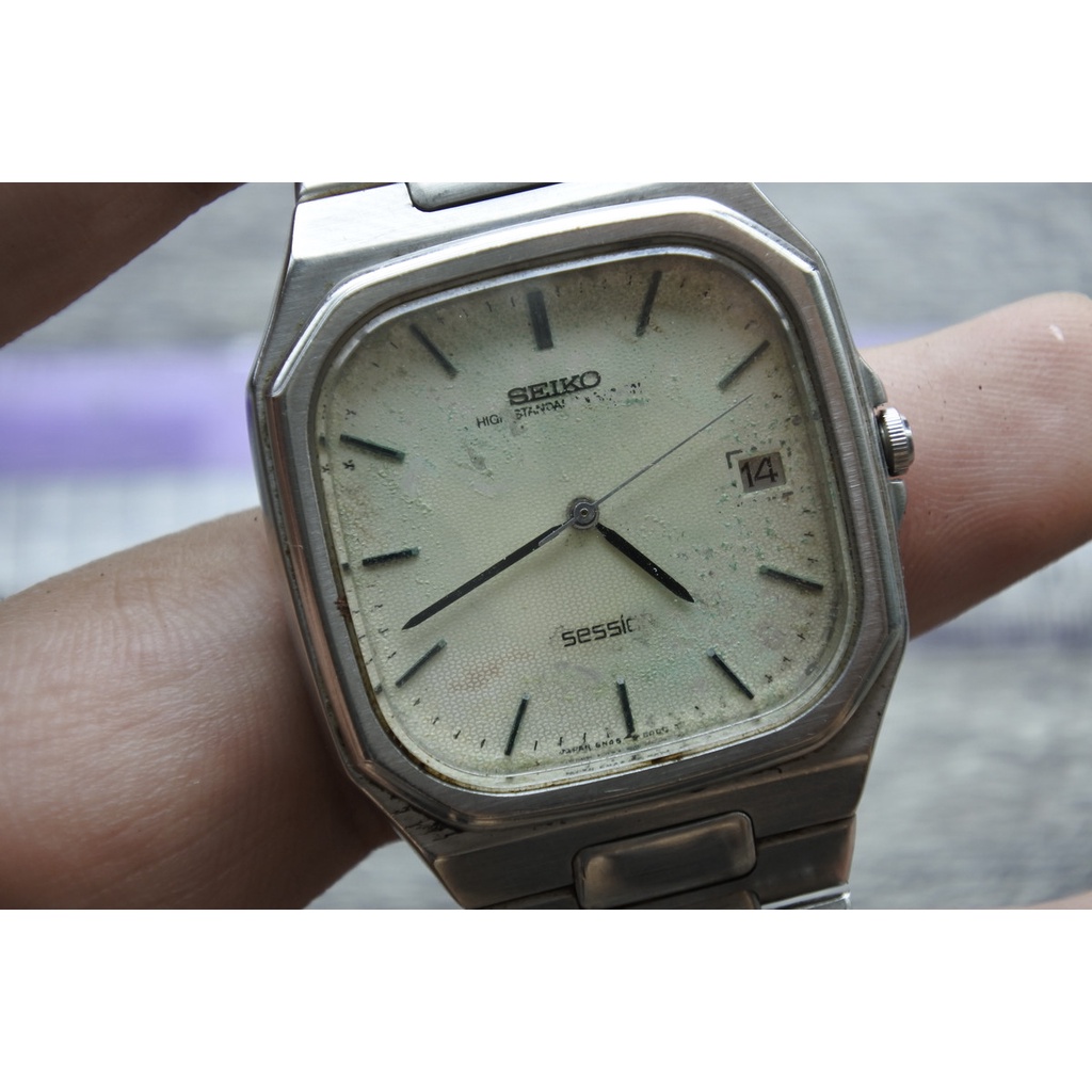 นาฬิกา Vintage มือสองญี่ปุ่น SEIKO HIGH STANDARD VERSION 8N45 5000 ระบบ QUARTZ ผู้ชาย ทรงสี่เหลี่ยม กรอบเงิน หน้าปัด35มม
