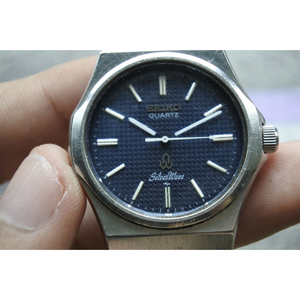 นาฬิกา Vintage มือสองญี่ปุ่น SEIKO SILVERWAVE 7121 703A ระบบ QUARTZ ผู้ชาย ทรงกลม กรอบเงิน หน้าสีน้ำเงิน หน้าปัด37มม