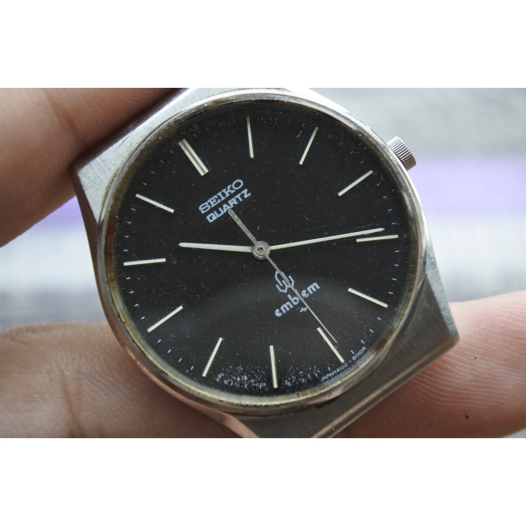 นาฬิกา Vintage มือสองญี่ปุ่น SEIKO EMBLEM 4120 8010 ระบบ QUARTZ ผู้ชาย ทรงกลม กรอบเงิน หน้าดำ หน้าปั