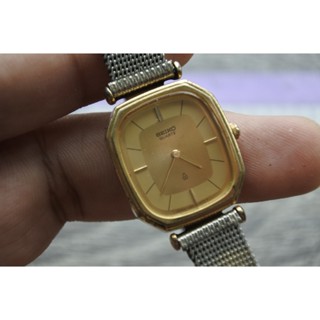 นาฬิกา Vintage มือสองญี่ปุ่น SEIKO ชุบทอง 2320 5590 ระบบ QUARTZ ผู้หญิง ทรงสี่เหลี่ยม กรอบทอง หน้าทอง หน้าปัด22มม