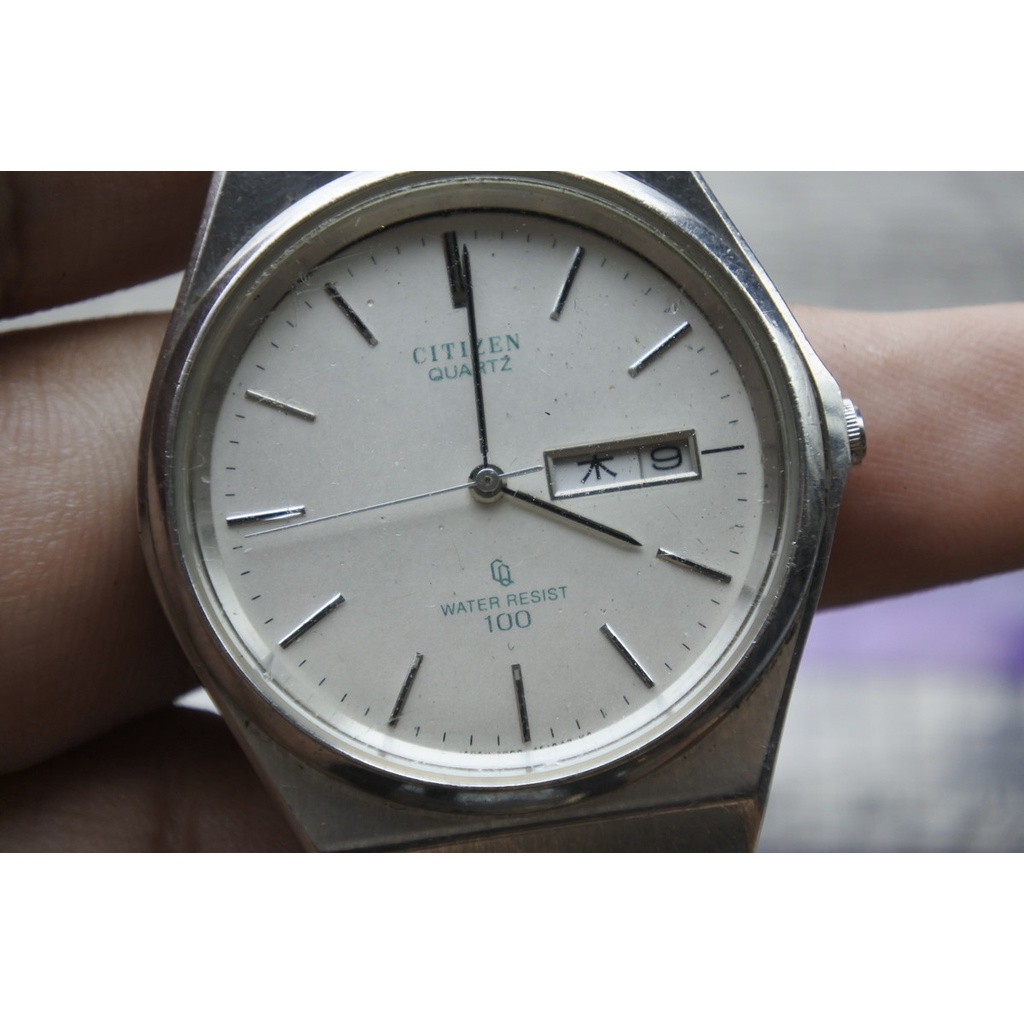 นาฬิกา Vintage มือสองญี่ปุ่น CITIZEN ระบบ QUARTZ ผู้ชาย ทรงกลม กรอบเงิน หน้าขาว หน้าปัด35มม