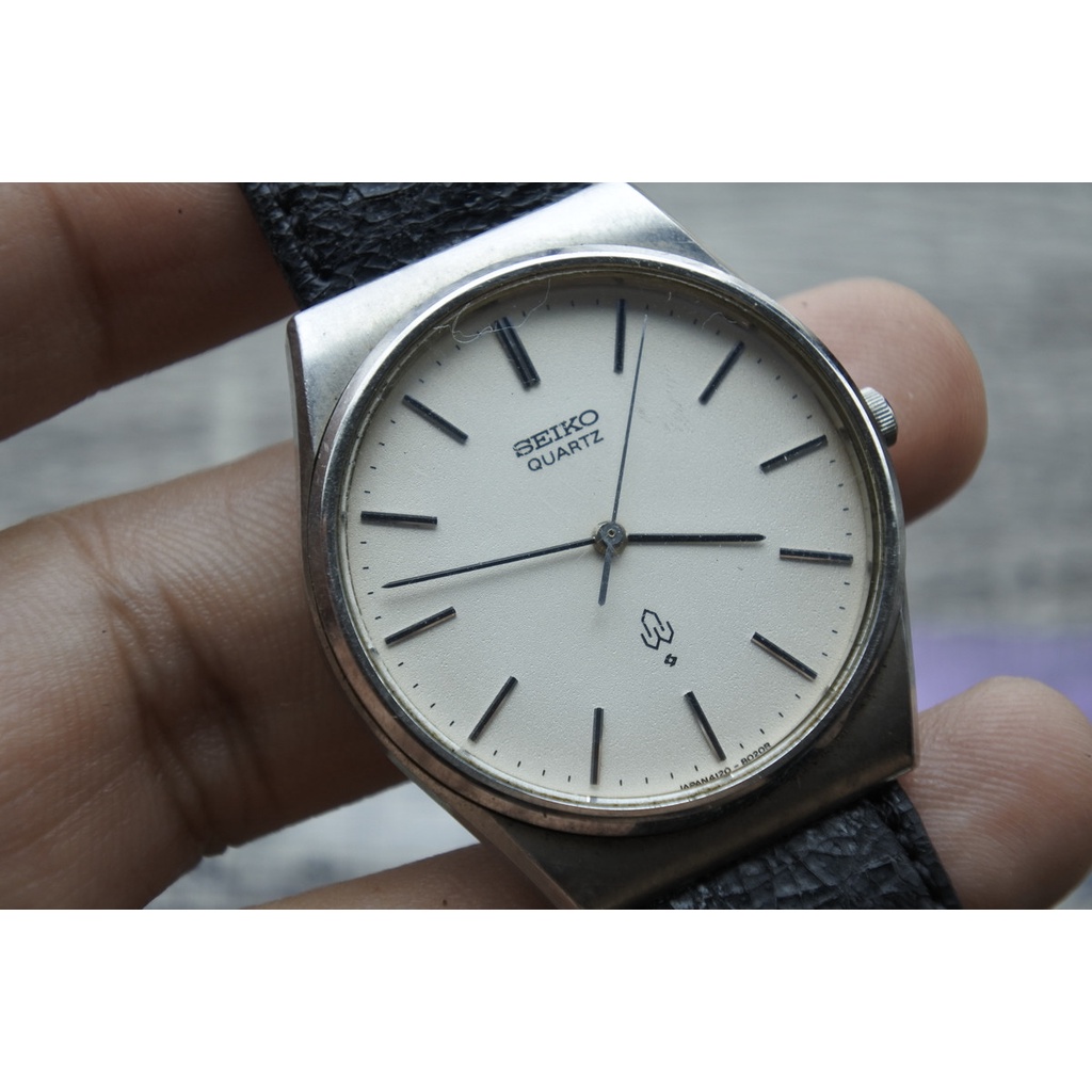 นาฬิกา Vintage มือสองญี่ปุ่น SEIKO 4120 8020 ระบบ QUARTZ ผู้ชาย ทรงกลม กรอบเงิน หน้าขาว หน้าปัด35มม