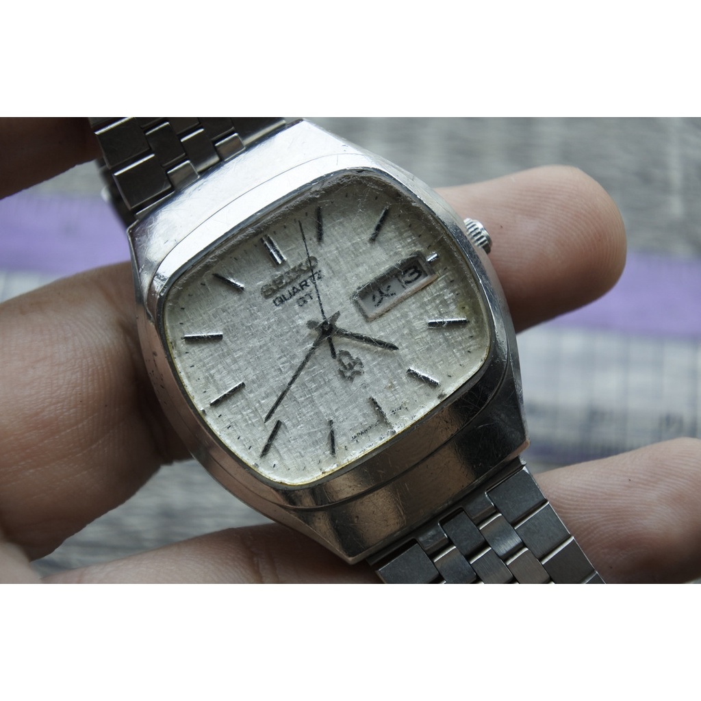 นาฬิกา Vintage มือสองญี่ปุ่น SEIKO 0823 5020 ระบบ QUARTZ ผู้ชาย ทรงสี่เหลี่ยม กรอบเงิน หน้าขาว หน้าปัด36มม