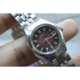 นาฬิกา Vintage มือสองญี่ปุ่น SEIKO 2205 0680 ระบบ AUTOMATIC ผู้หญิง ทรงกลม กรอบเงิน หน้าปัดสีแดง หน้าปัด27มม