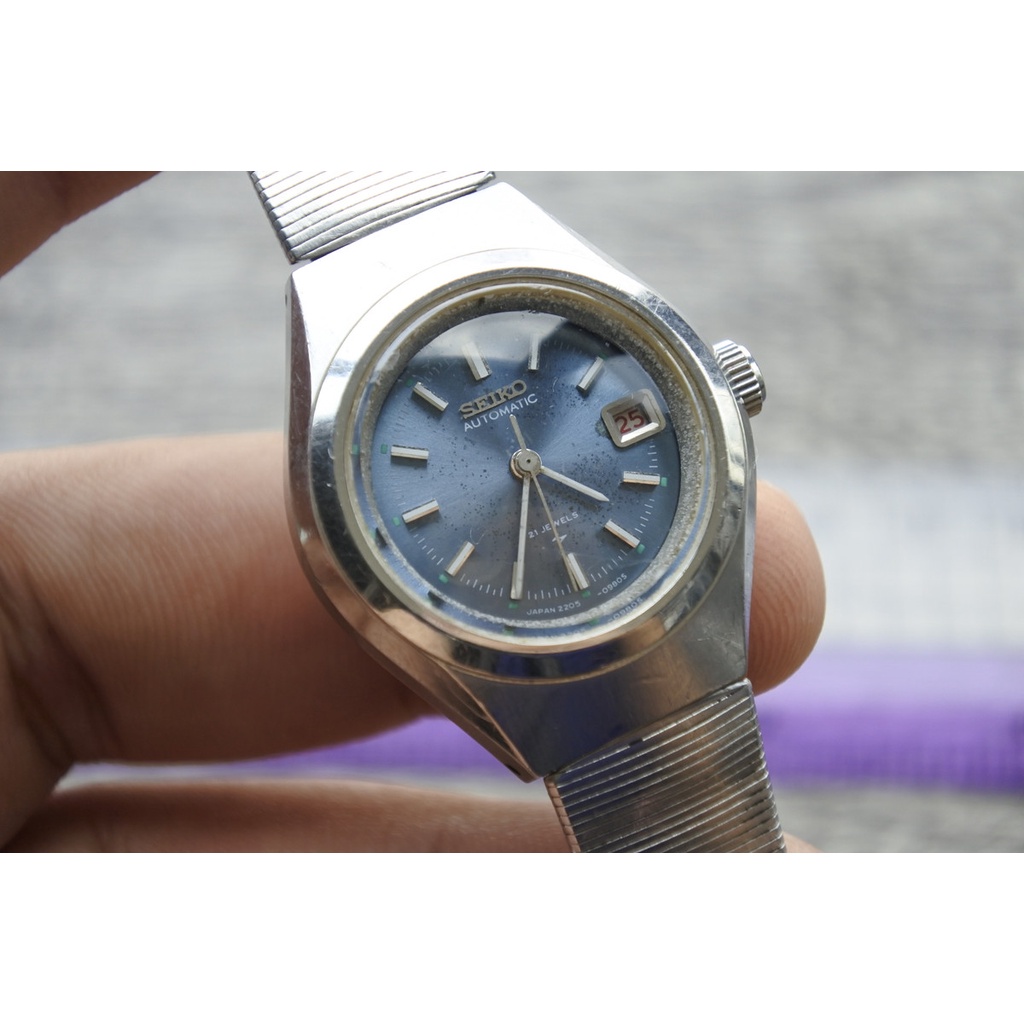 นาฬิกา Vintage มือสองญี่ปุ่น SEIKO 2205 0500 ระบบ AUTOMATIC ผู้หญิง ทรงกลม กรอบเงิน หน้าสีน้ำเงิน หน้าปัด27มม