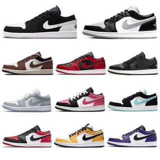 ☫Aj1 ต่ำต่ำช่วยเหลือรองเท้าบาสเก็ตบอลสำหรับผู้ชายและผู้หญิง sb รองเท้าบอร์ดสีเทาเงาสีดำนิ้วเท้าสีแดงเขม่าเถ้ามหาวิทยาลัย