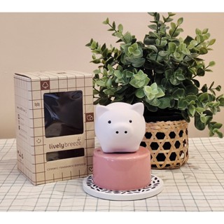 LIVELY BREEZE เครื่องหอมเซรามิกรูปหมูยูตะ Yuta Pig (Yuta Pig Ceramic Diffuser) HAND MADE in THAILAND