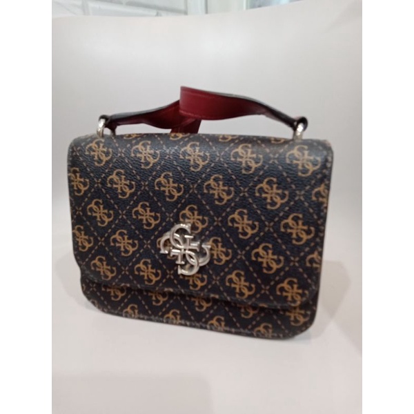 กระเป๋าสะพาย guess ใบเล็ก
