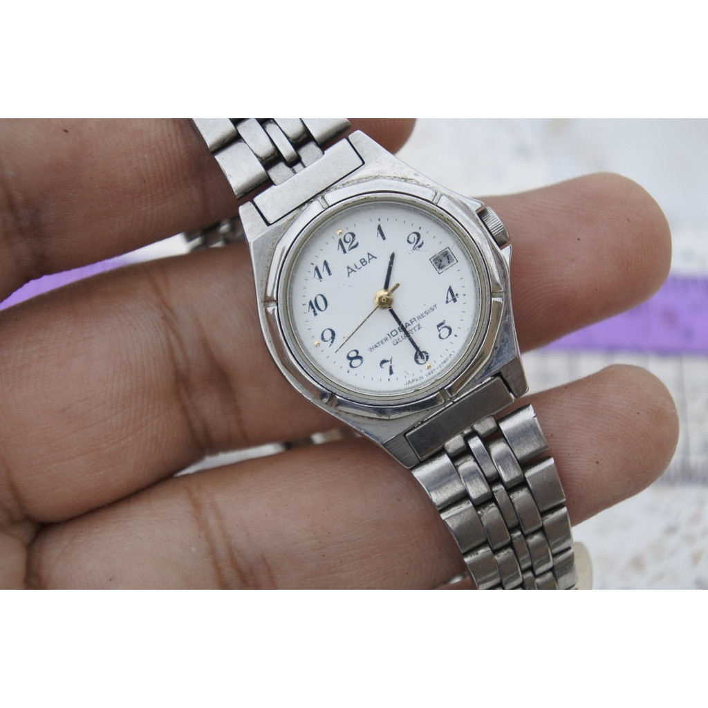 นาฬิกา Vintage มือสองญี่ปุ่น Alba V827 0110 หน้าขาว ผู้หญิง ทรงกลม ระบบ Quartz ขนาด26mm ใช้งานได้ปกติ ของแท้