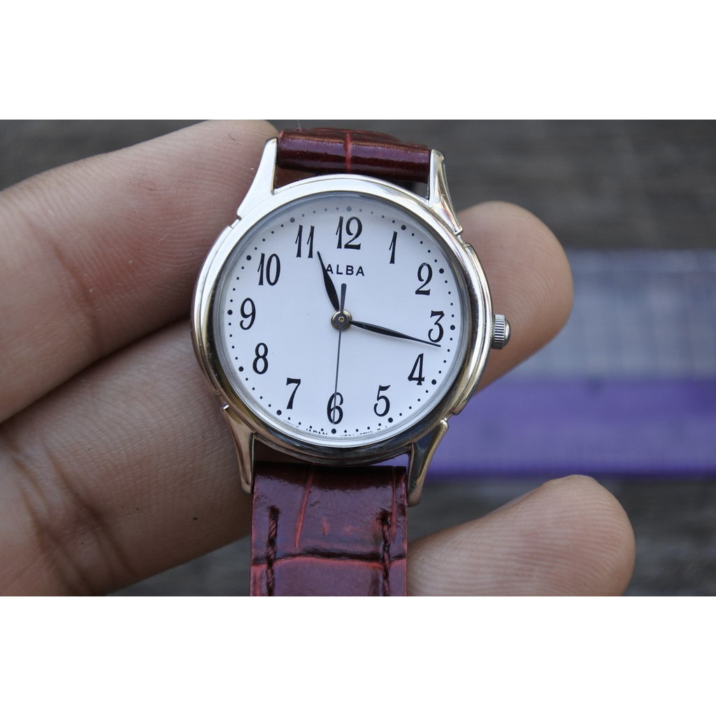 นาฬิกา Vintage มือสองญี่ปุ่น Alba V501 0FH0 หน้าขาว ผู้หญิง ทรงกลม ระบบ Quartz ขนาด27mm ใช้งานได้ปกติ ของแท้