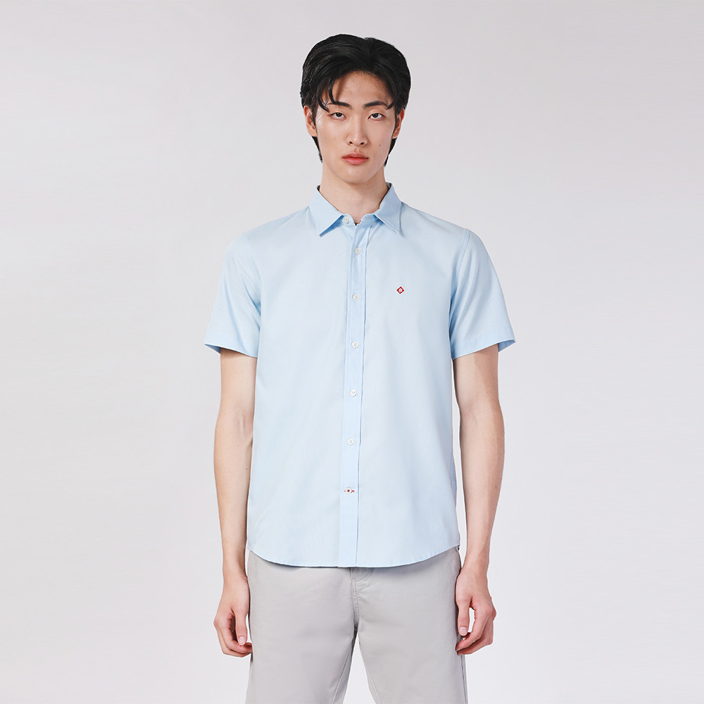John Henry เสื้อเชิ้ตผู้ชายแขนสั้น ทรงเข้ารูป รุ่น JH F224MSSSM52 - สีฟ้า