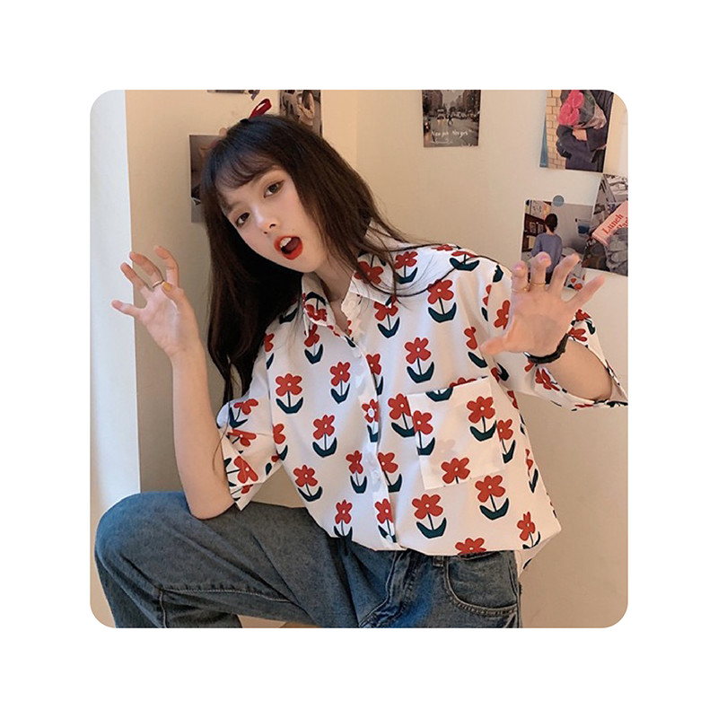 เสื้อเชิ้ตวินเทจของผู้หญิง ลายดอกไม้น่ารักๆ เชิ้ตคอปกแขนสั้น ทรงหลวม ผ้าระบายอย่างดี