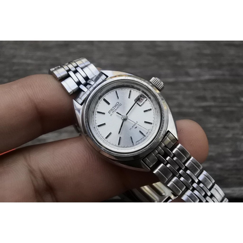 นาฬิกา Vintage มือสองญี่ปุ่น Seiko 2205 0420 Silver Dial ผู้หญิง ระบบ Automatic ทรงกลม 38มม ของแท้