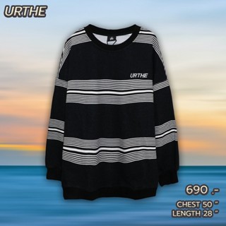 Urthe - เสื้อสเวตเตอร์ แขนยาว ลายทาง รุ่น BLACK AND WHITE STRIPED SWEATER