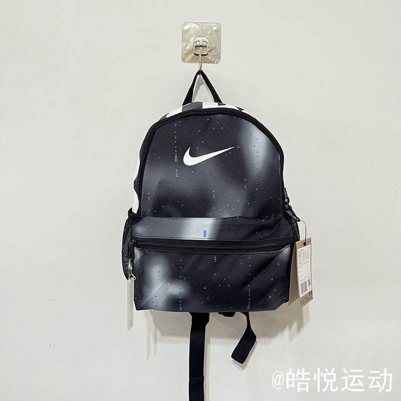 ❈▬NIKE/Nike เด็กอนุบาลกระเป๋านักเรียนขนาดเล็ก Super Cute Mini น่ารักกระเป๋าเป้สะพายหลังลำลอง BA5559-010