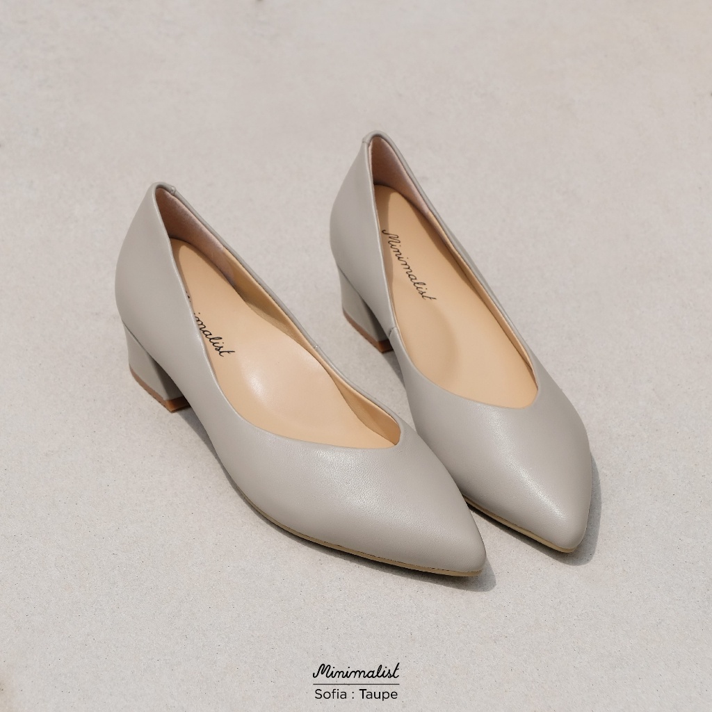 𝐌𝐈𝐍𝐈𝐌𝐀𝐋𝐈𝐒𝐓 รองเท้าส้นสูงหนังแกะแท้ รุ่น Sofia (taupe) สูง 1.5 นิ้ว ส้นแบบ block-heel เดินได้มั่นคง ไม่ตกร่อง