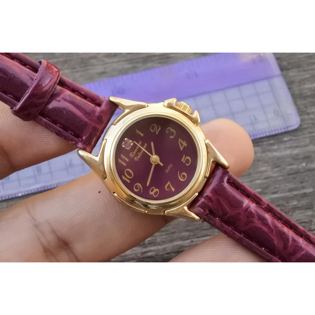 นาฬิกา Vintage มือสองญี่ปุ่น Valentino Ruby หน้าปัดสีแดง ผู้หญิง ทรงกลม ระบบ Quartz ขนาด26mm ใช้งานได้ปกติ