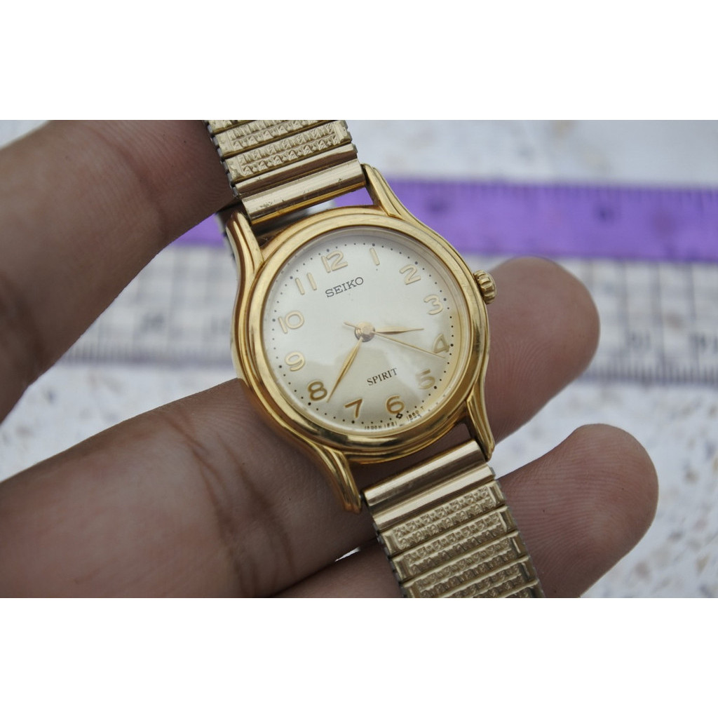 นาฬิกา Vintage มือสองญี่ปุ่น Seiko Spirit 1F21 1B30 หน้าสีเหลืองทอง ผู้หญิง ทรงกลม Quartz ขนาด25mm ใช้งานได้ปกติ ของแท้