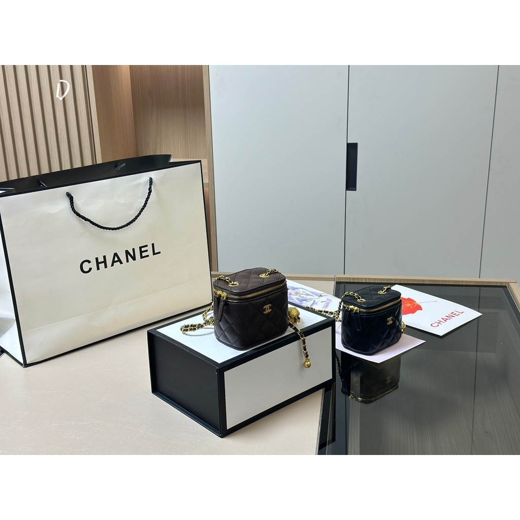 Chanel Classic Fashion Bag Make-Up Crossbody