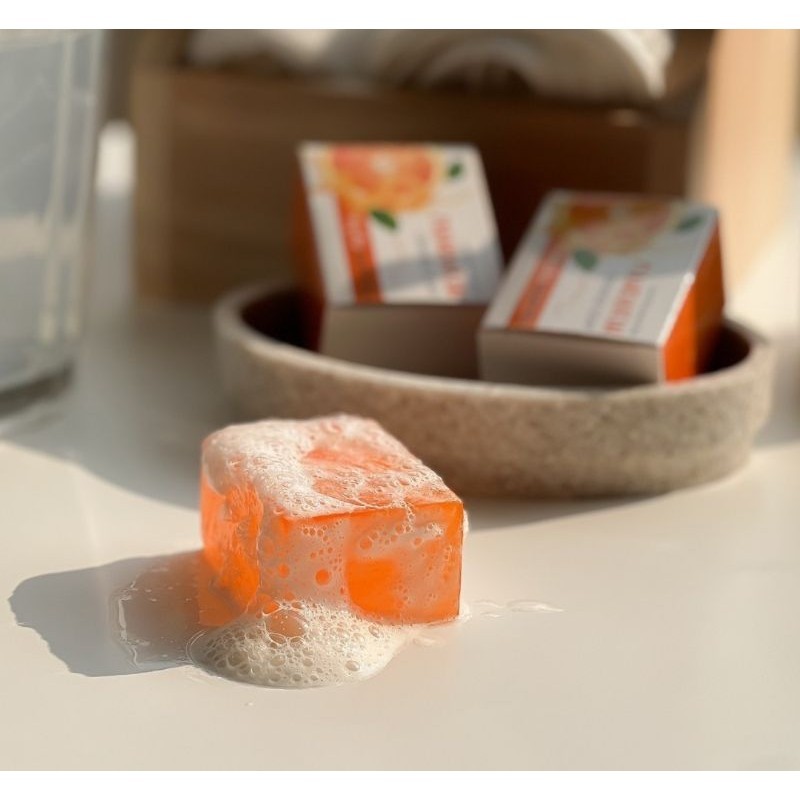 สบู่ส้ม แมนดารีน MANDARIN ORANGE  กลิ่นหอมส้มสดชื่น ทำความสะอาดผิวหน้าหมดจด ขนาด 60 g. - รูปที่ 2