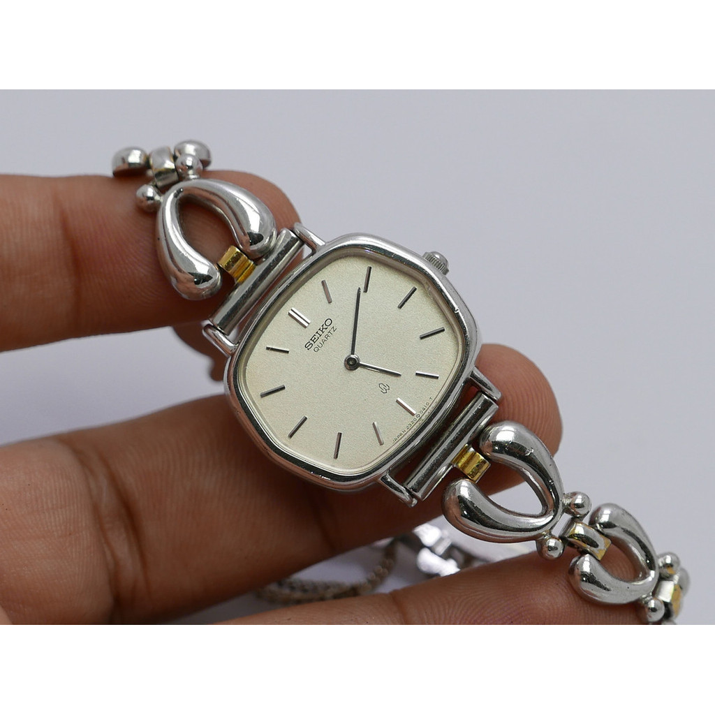 นาฬิกา Vintage มือสองญี่ปุ่น Seiko Gold Plated 2320 5270 Silver Dial ผู้หญิง ทรง8เหลี่ยม ระบบ Quartz ขนาด26mm