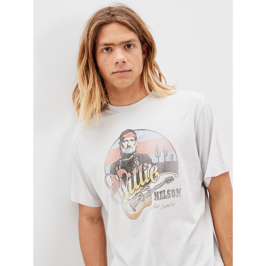 American Eagle เสื้อยืดผู้ชาย WILLIE NELSON G SS MIX STITCH BOUND NK TEE สี LIGHT FADED GRAY - 017-2425-007
