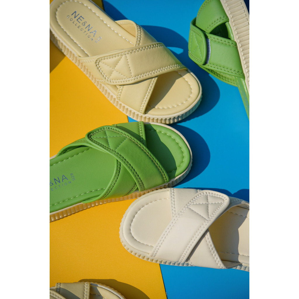 รองเท้าเเฟชั่นผู้หญิงเเบบเเตะสวมส้นเตี้ย No. 928  NE&NA Collection Shoes