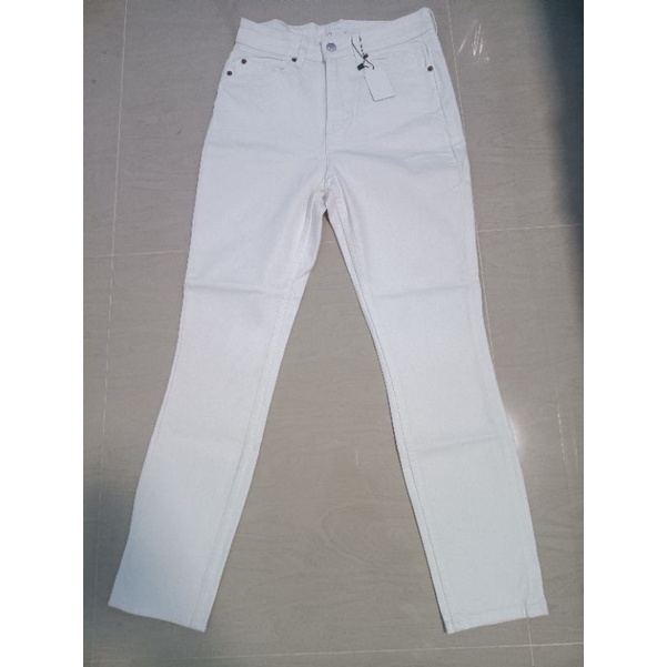 กางเกงยีนส์ H&M รหัส ก191 มือ 2 สภาพ 95% เอว 27-28 นิ้ว สะโพก 36-37 นิ้ว เป้าสูง 12.5 นิ้ว ยาว 40 นิ