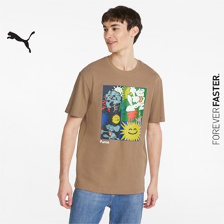 PUMA PRIME/SELECT - เสื้อยืดผู้ชาย Adventure Planet Graphic สีเบจ - APP - 53348563