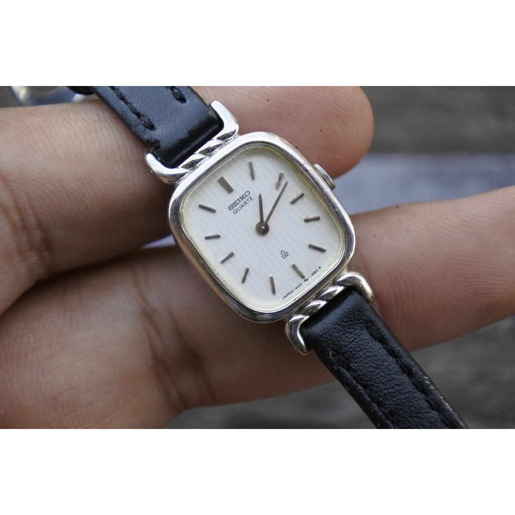 นาฬิกา Vintage มือสองญี่ปุ่น SEIKO ชุบทอง 1400 6050 หน้าขาว ผู้หญิง ทรงสี่เหลี่ยม Quartz ขนาด24mm ใช้งานได้ปกติ ของแท้