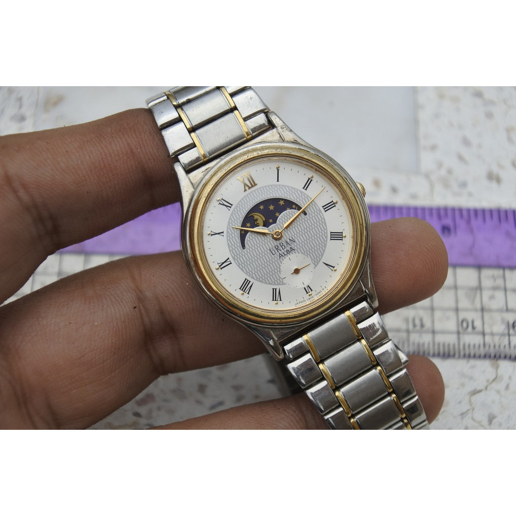 นาฬิกา Vintage มือสองญี่ปุ่น Alba Urban V806 0140 Sun Moon ผู้ชาย ทรงกลม ระบบ Quartz ขนาด32mm ใช้งานได้ปกติ ของแท้
