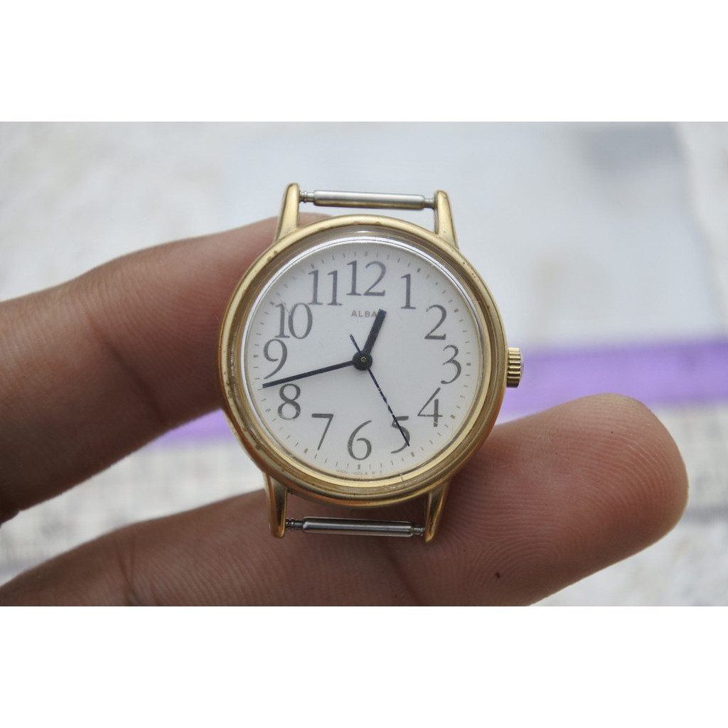 นาฬิกา Vintage มือสองญี่ปุ่น Alba V501 0BV0 กรอบทอง ผู้หญิง ทรงกลม ระบบ Quartz ขนาด27mm ใช้งานได้ปกติ ของแท้