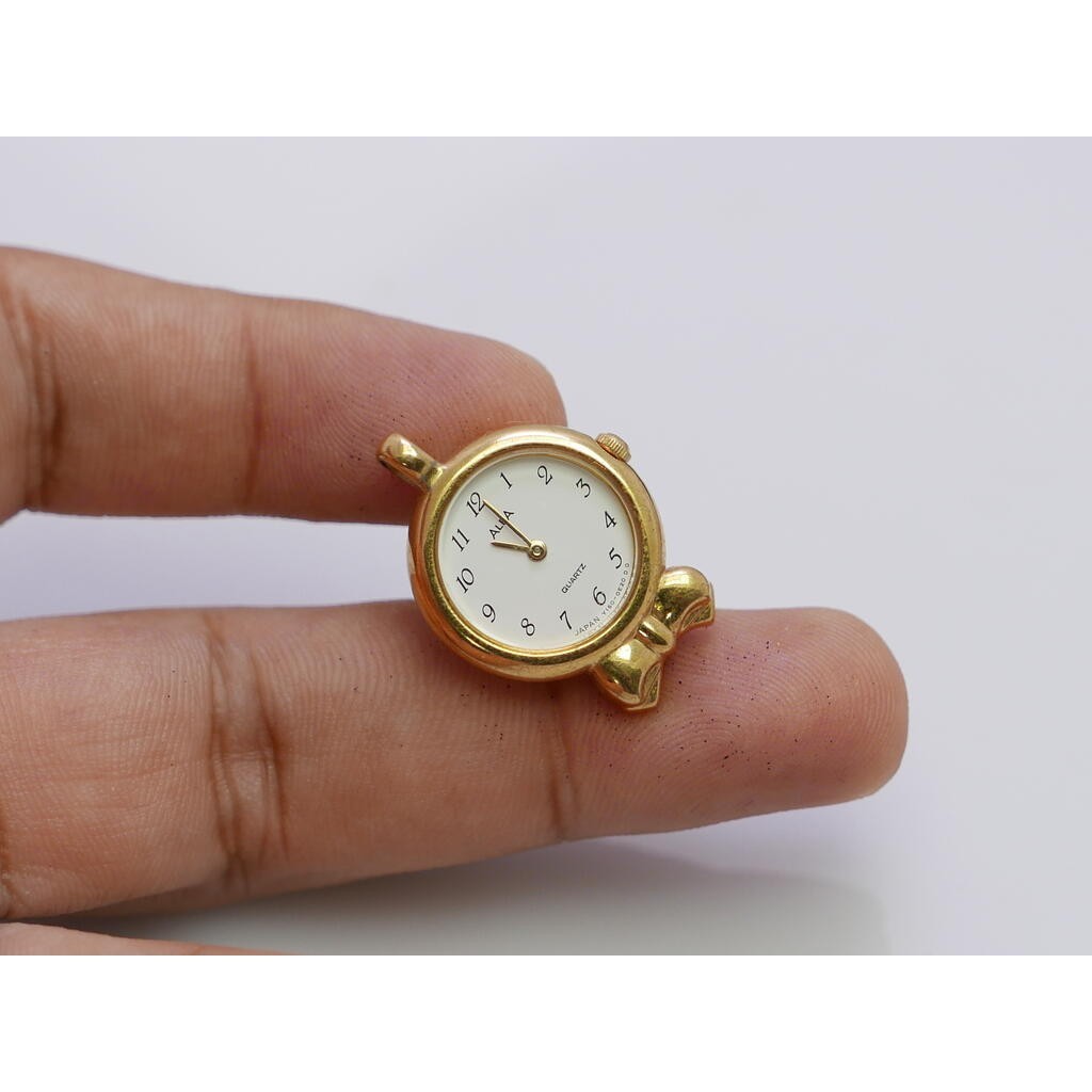 นาฬิกา Vintage มือสองญี่ปุ่น PocketWatch นาฬิกาพก ALBA Y150 0B10 ระบบ QUARTZ ผู้หญิง ทรงกลม กรอบทอง หน้าขาว 19มม