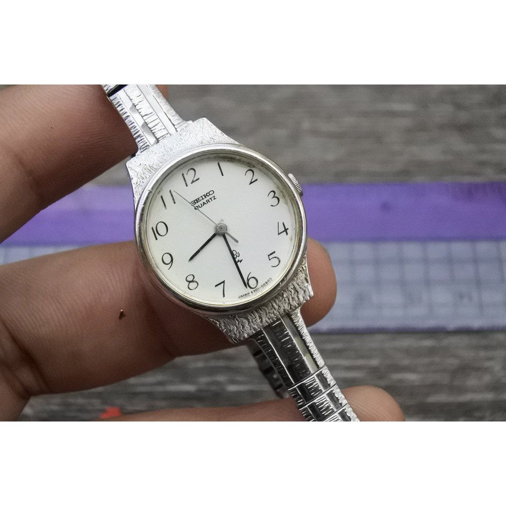 นาฬิกา Vintage มือสองญี่ปุ่น Seiko Gold Plated 4301 0010 White Dial ผู้หญิง ทรงกลม ระบบ Quartz ขนาด23mm