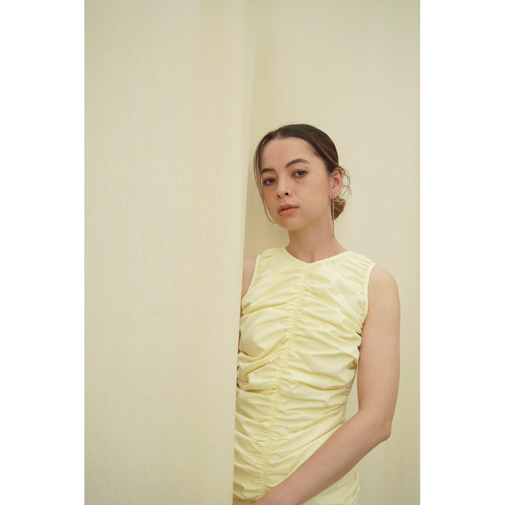 Weekend begins - Elena midi dress in lemon