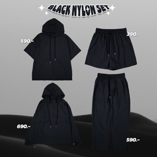 Urthe - ชุดเซ็ต ผ้าร่ม เสื้อฮู้ดดี้ แขนยาว แขนสั้น สีดำ รุ่น BLACK NYLON SET