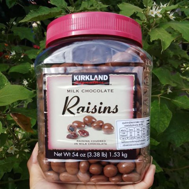 kirkland milk chocolate Raisins 1.53kg.(เคิร์กแลนด์ซิกเนเจอร์ช็อกโกแลตนมสอดไส้ลูกเกด