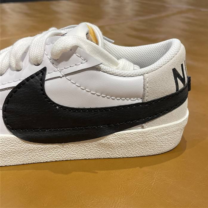✧❍Nike Blazer Jumbo classic รองเท้าผ้าใบผู้ชาย retro สีขาวและสีดำลำลองผู้หญิง low-top DN2158-101