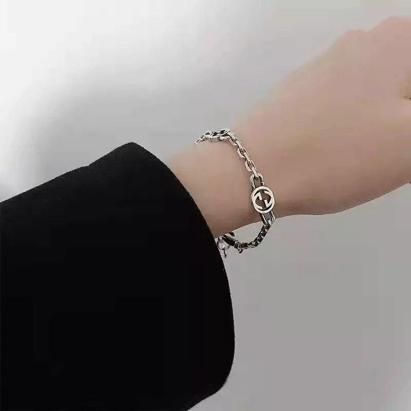 สร้อยข้อมือ CUCCI โซ่เงิน 925 ย้อนยุคสามจีประสานไม่ซีดจางทันสมัยและเรียบง่ายมีความสุขสไตล์เดียวกันสำหรับคู่รักของขวัญวัน