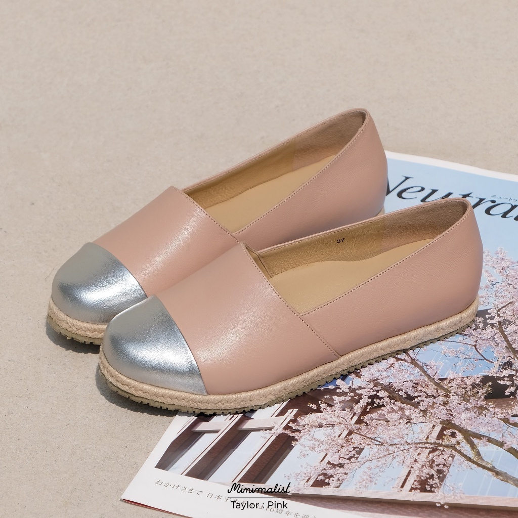 𝐌𝐈𝐍𝐈𝐌𝐀𝐋𝐈𝐒𝐓 รองเท้าหนังแกะ รุ่น Taylor (Pink) พื้นหนานุ่ม ซัพพอร์ตดี ลดปัญหารองช้ำ หน้าเท้ากว้างใส่ได้สบาย
